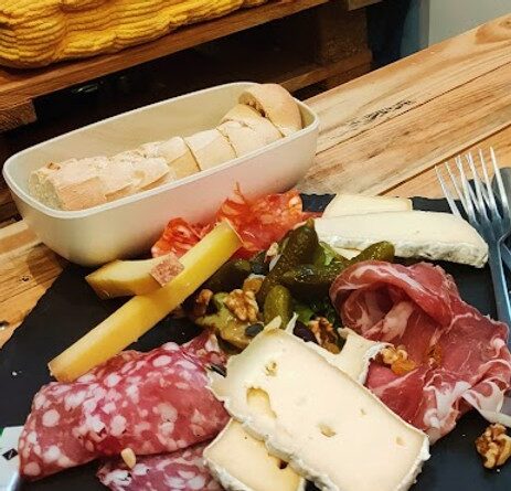 Planche de charcuterie et fromages à partager
